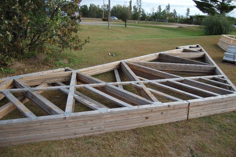 lot 20 image: Trusses