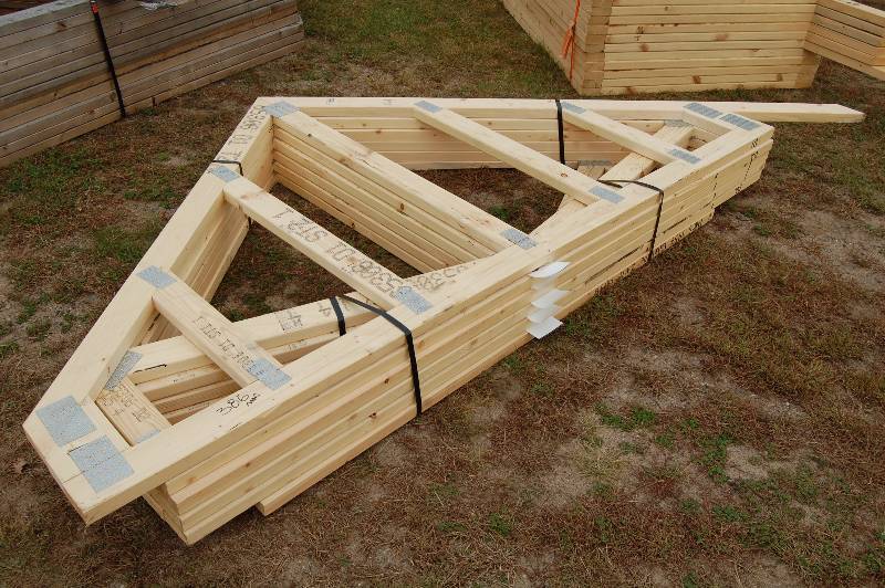 lot 7 image: Trusses