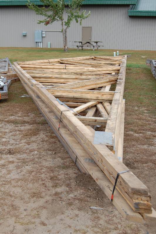 lot 9 image: Trusses