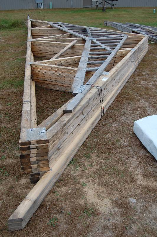 lot 13 image: Trusses