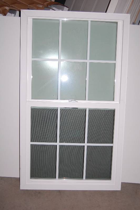 lot 122 image: Jeldwin Vinyle Sliding Double Window