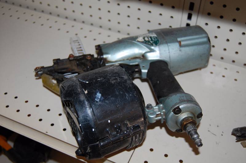 lot 181 image: Pneumatic Air Roofing Nailer