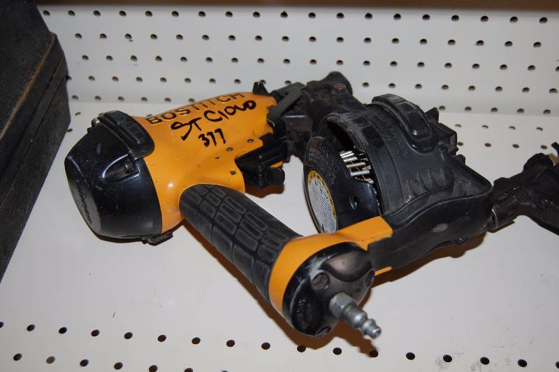 lot 183 image: Pneumatic Air Roofing Nailer