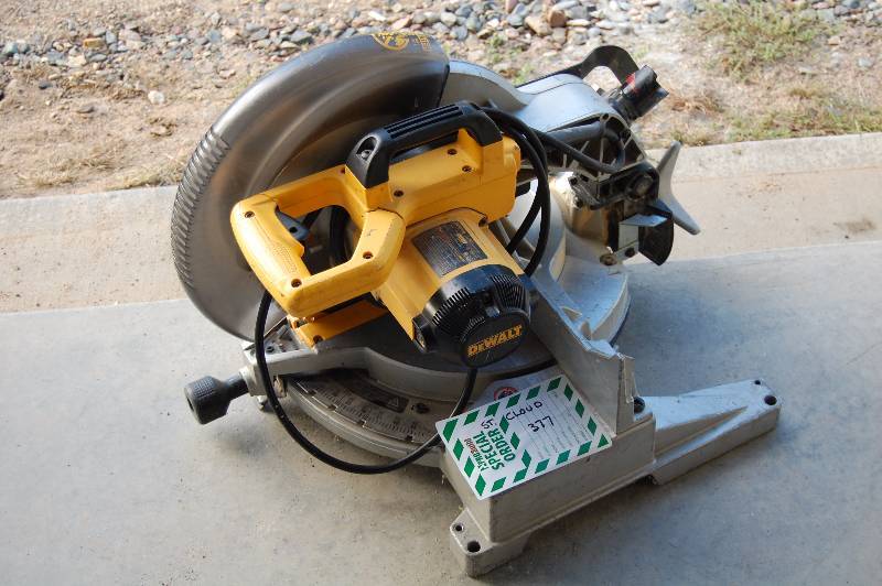 lot 194 image: 12 Dewalt Miter Saw