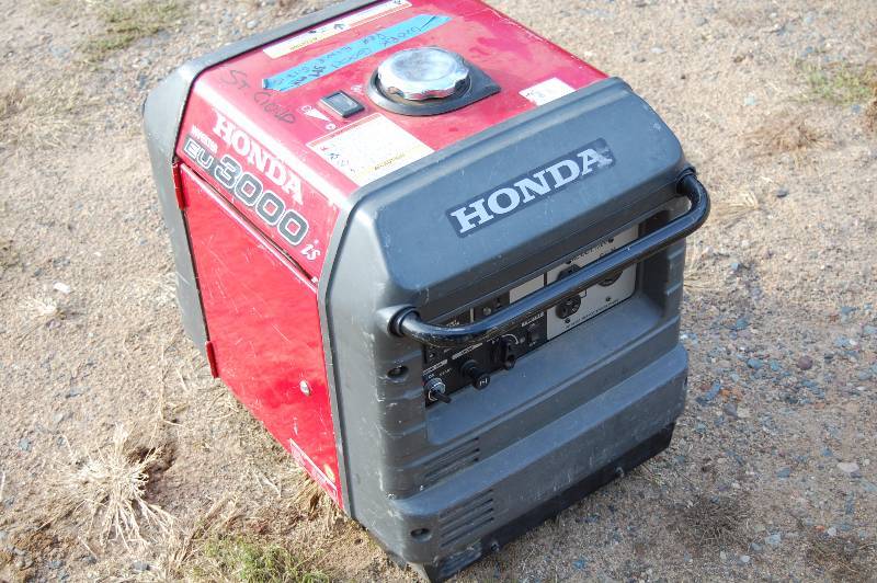 lot 195 image: 3000 Watt Honda Generator