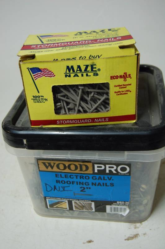 lot 294 image: 2 Roofing Nails