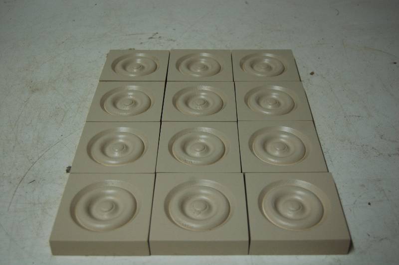 lot 319 image: Decorative Corner Trim Pieces