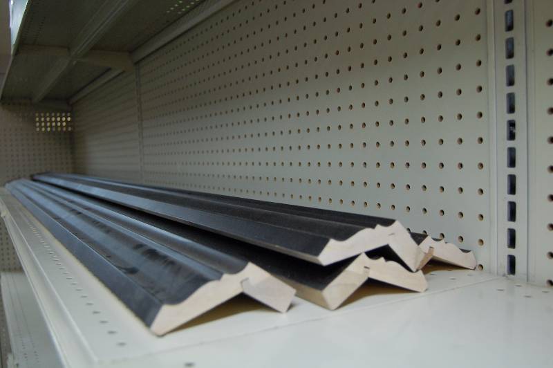 lot 327 image: Outside Corner Molding
