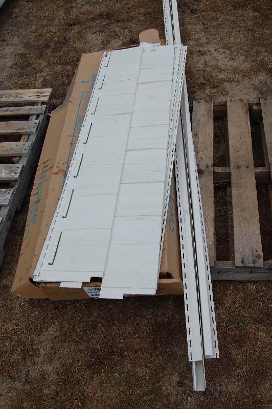 lot 372 image: Plastic Cedar Shake Siding & J Channel
