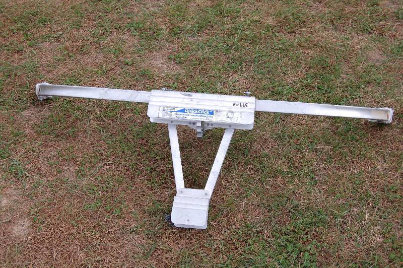 lot 380 image: Quick Click Ladder Stabilizer