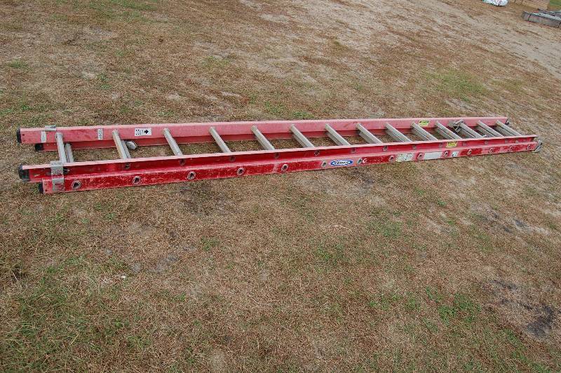 lot 384 image: Extension Ladder