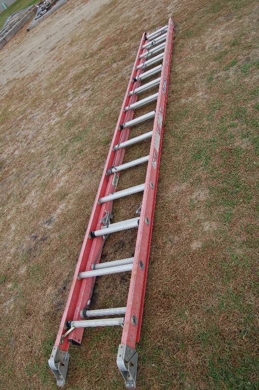 lot 385 image: Extension Ladder