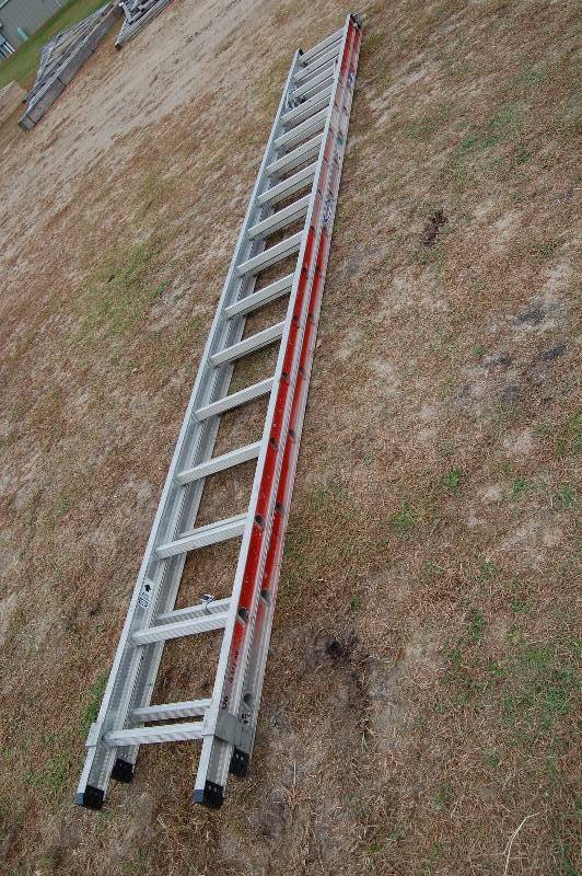 lot 392 image: Extension Ladder
