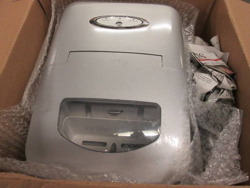 Ginnys Brand Ice Maker open box, u...