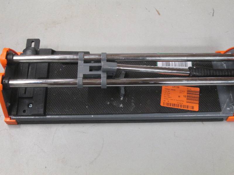 lot 26 image: 14 inch tile cutter looks new ...