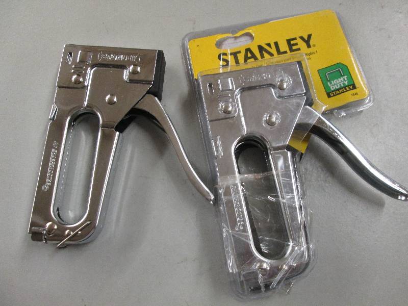 lot 53 image: 2 Stanley multi purpose light duty ...