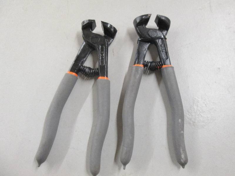 lot 60 image: 2 nippers ...