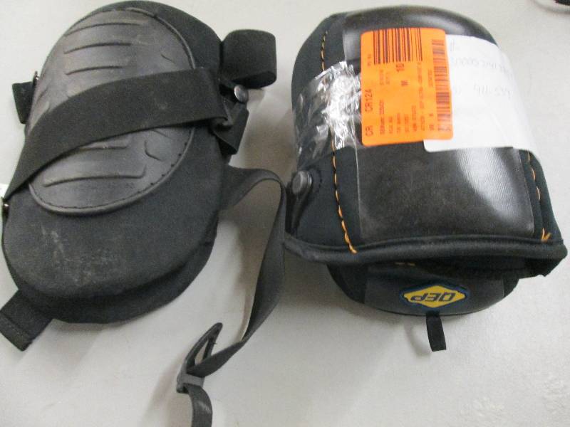 lot 61 image: 2 sets of knee pads ...
