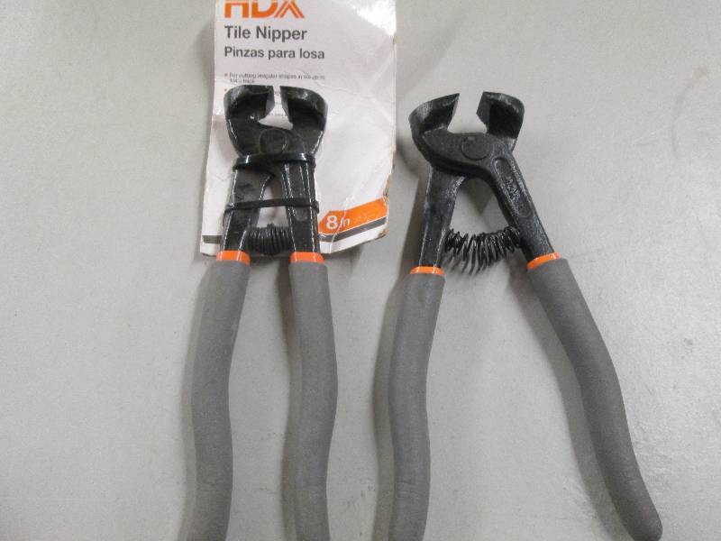 lot 68 image: 2 tile nippers ...