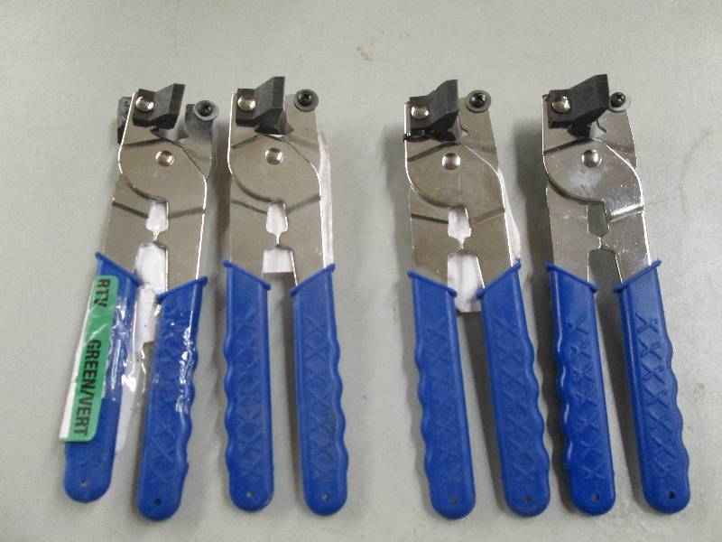 lot 69 image: 4 tile cutters ...