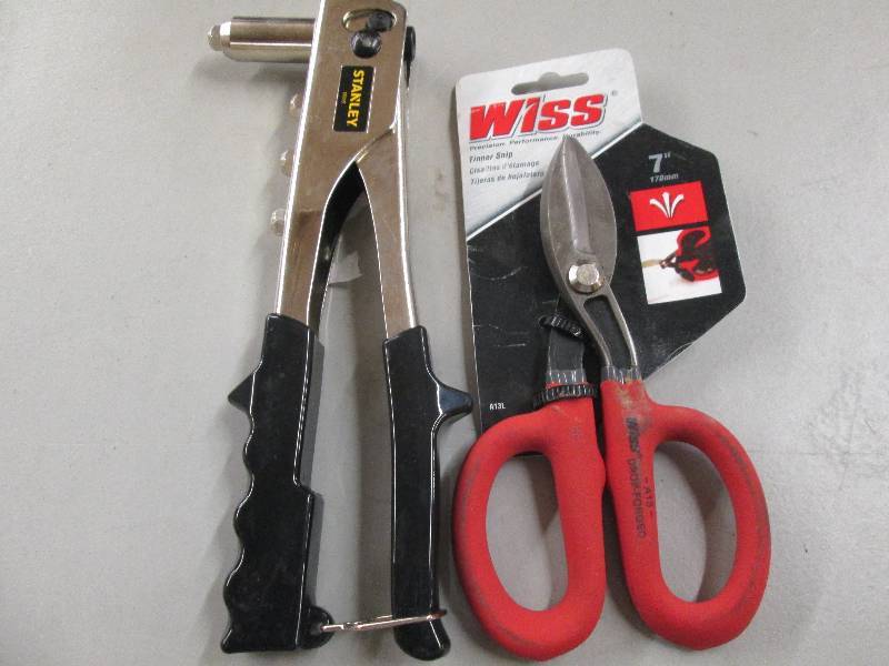 lot 78 image: 1 wiss tin snips and 1 stanley rivo...