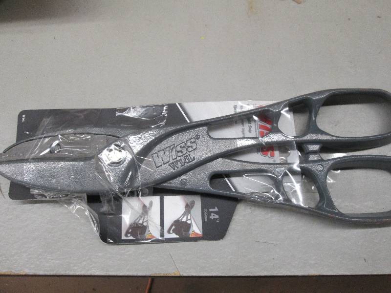 lot 108 image: Wiss W14L lightweight snips ...