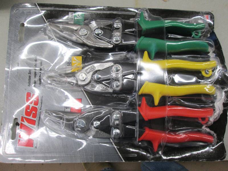 lot 109 image: 18Ga aviation snips green,yellow an...