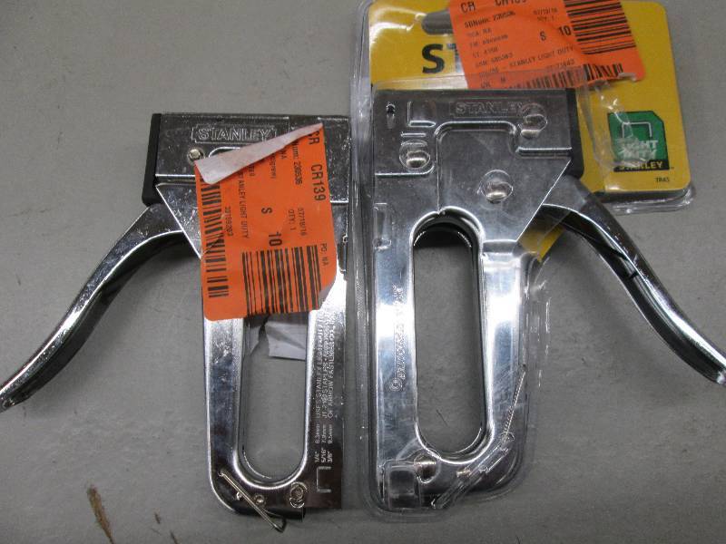 lot 118 image: 2 light duty staplers ...