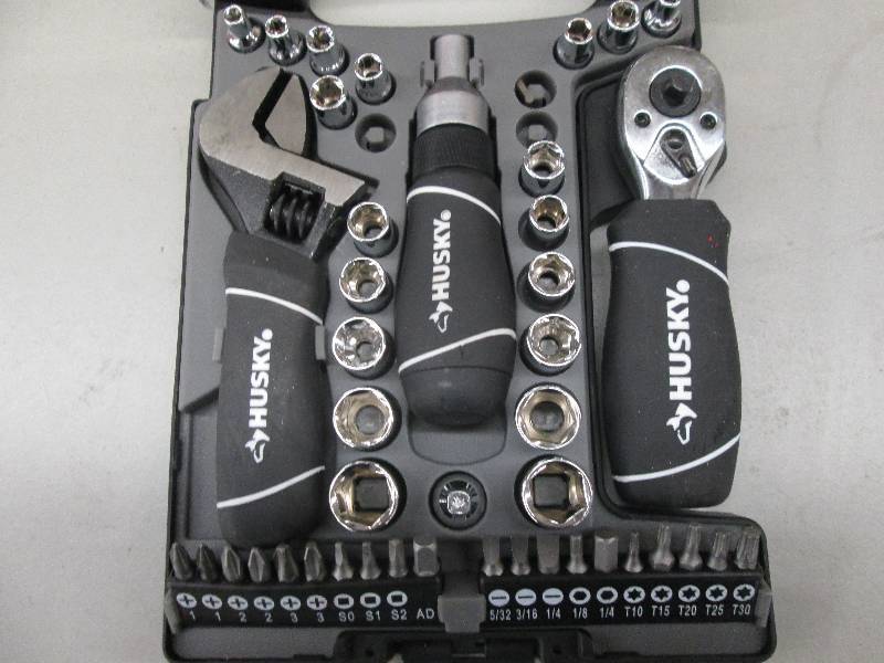 lot 124 image: husky stubby tool set missng 3 sock...