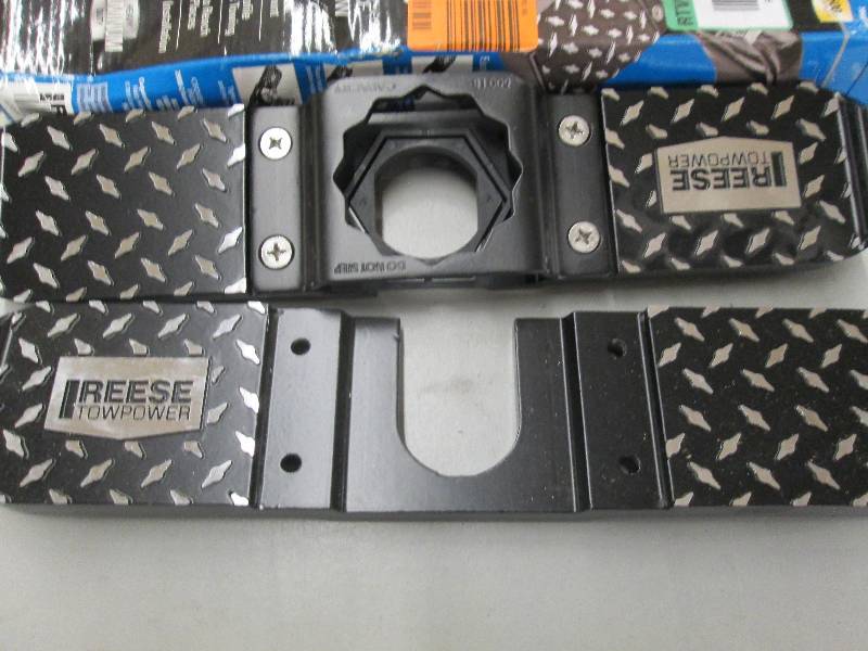 lot 135 image: 2 reese towpower hitch steps 1 miss...
