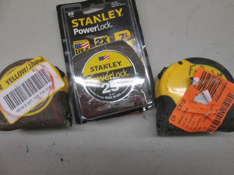 lot 220 image: 3 tape measures 1 stanley 25foot 1 ...