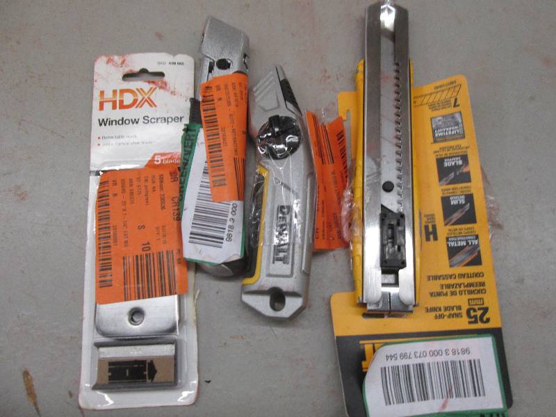 lot 244 image: 2 utility knifes 1 window scraper a...