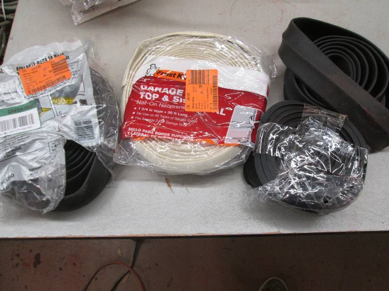 lot 272 image: 4 garage door seals ...