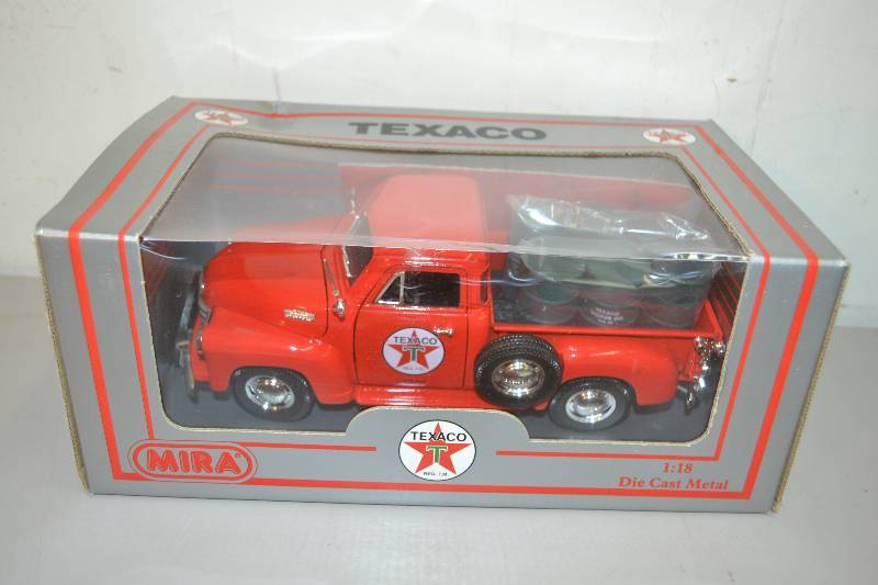 lot 102 image: Texaco Die Cast Truck