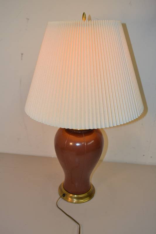 lot 106 image: Lamp