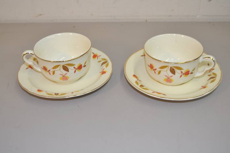 lot 124 image: Jewel Tea