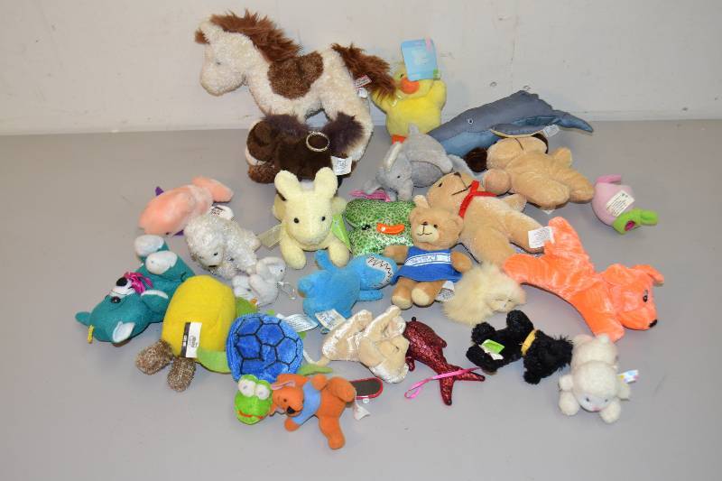lot 141 image: Plush toys