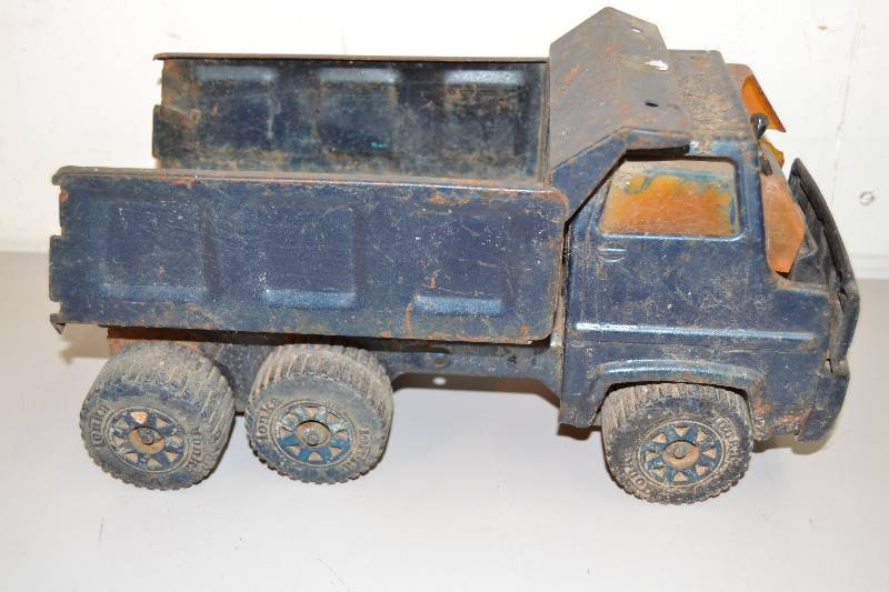 lot 144 image: Tonka truck