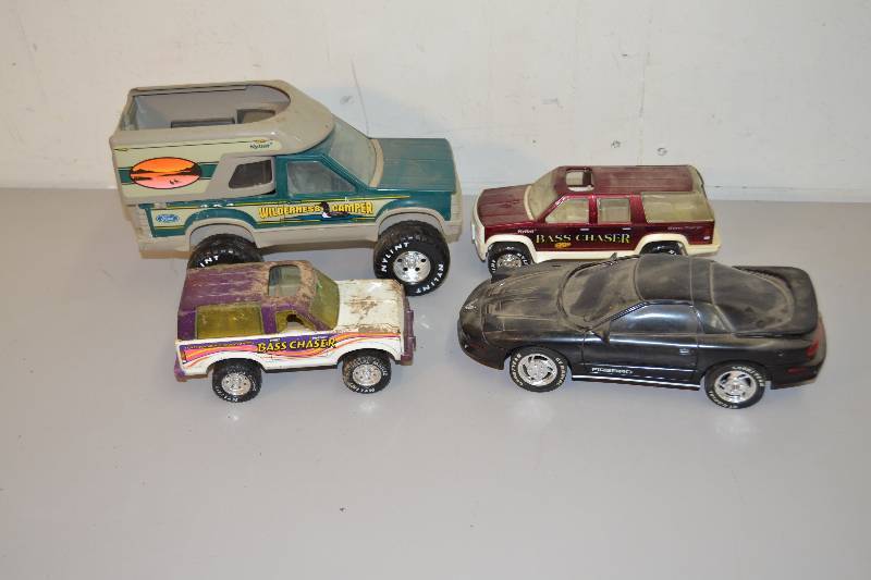lot 149 image: Trucks