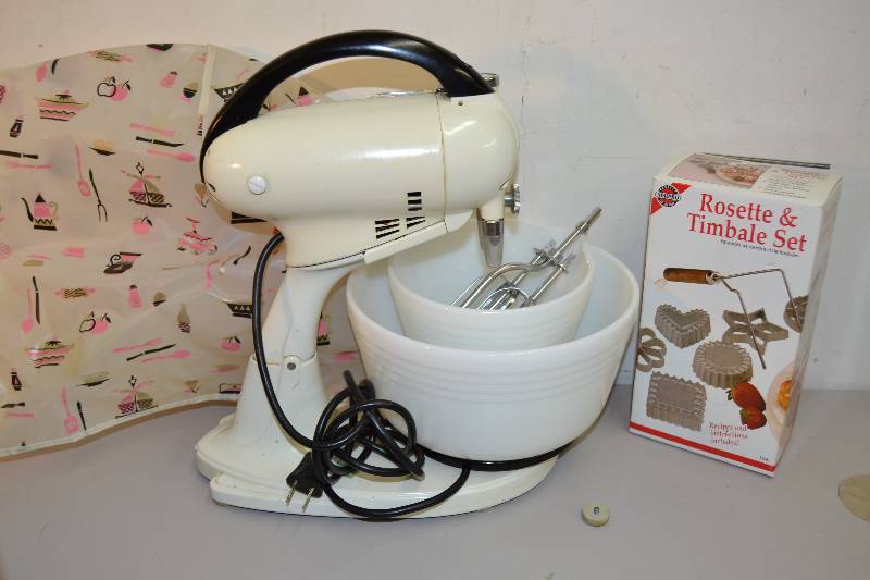 lot 183 image: Vintage Mixer and Rosette