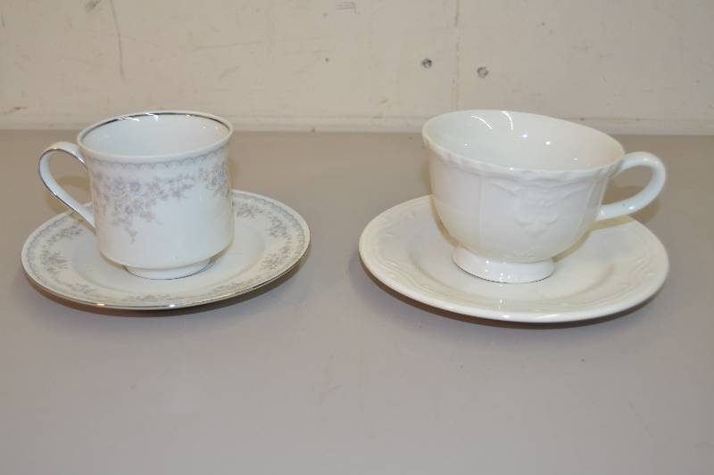 lot 189 image: Tea Cups & Saucers