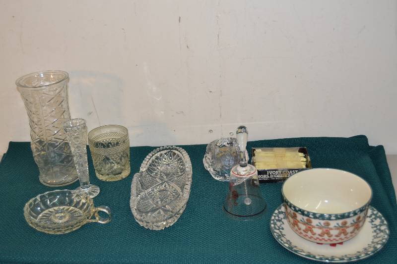 lot 190 image: Glassware