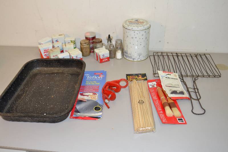 lot 191 image: Kitchen items