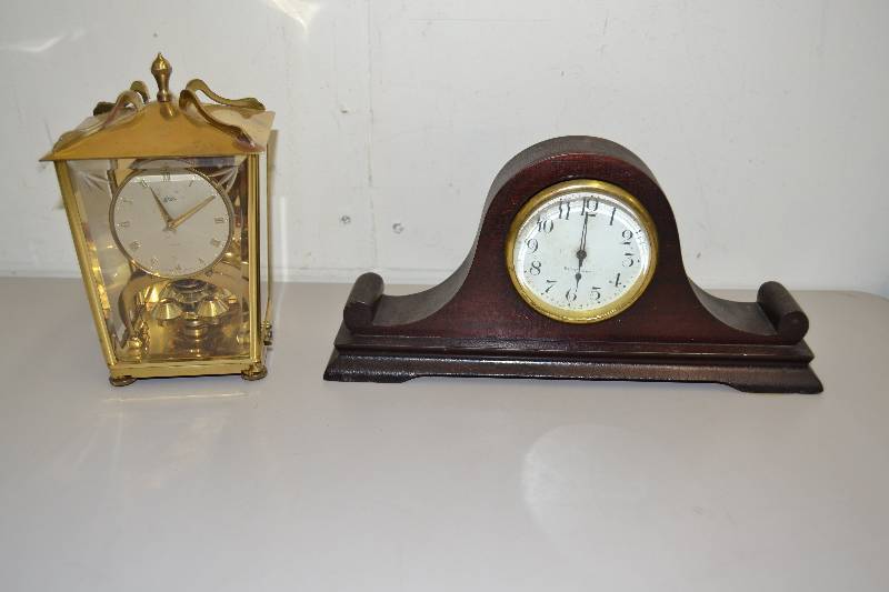 lot 3 image: Clocks
