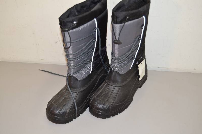 lot 17 image: Winter Boots