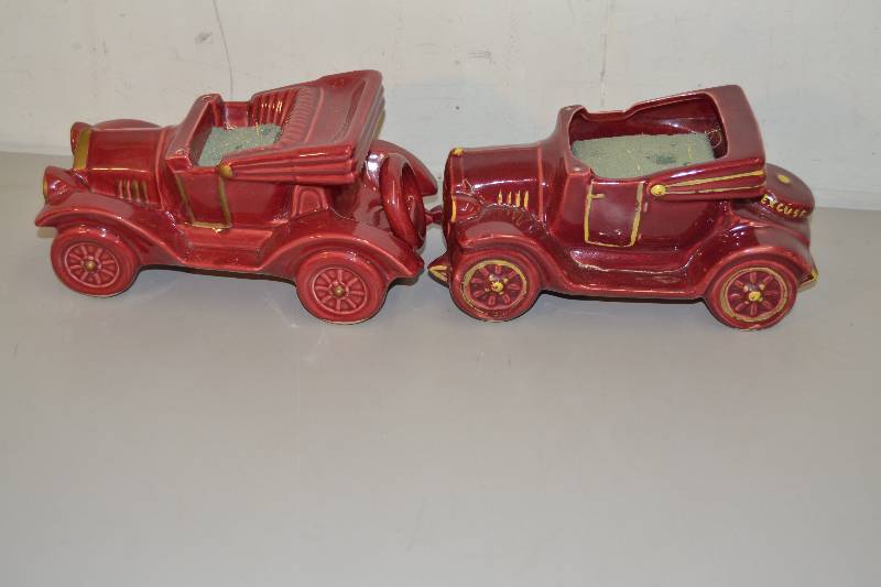 lot 20 image: Planters