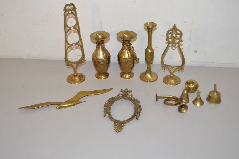 lot 22 image: Brass Items