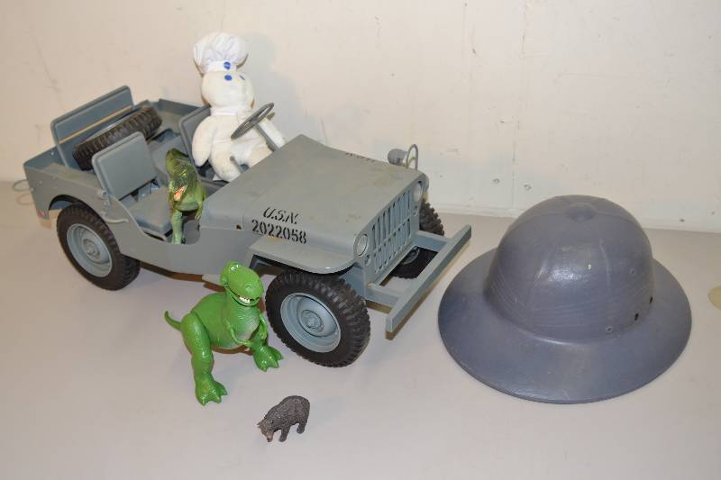 lot 26 image: GI Joe Jeep and toys
