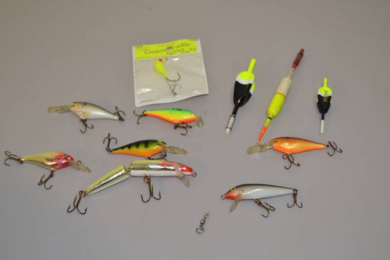 lot 32 image: Fishing lures