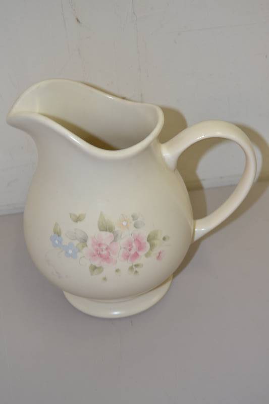 lot 38 image: Pfaltzgraff Pitcher